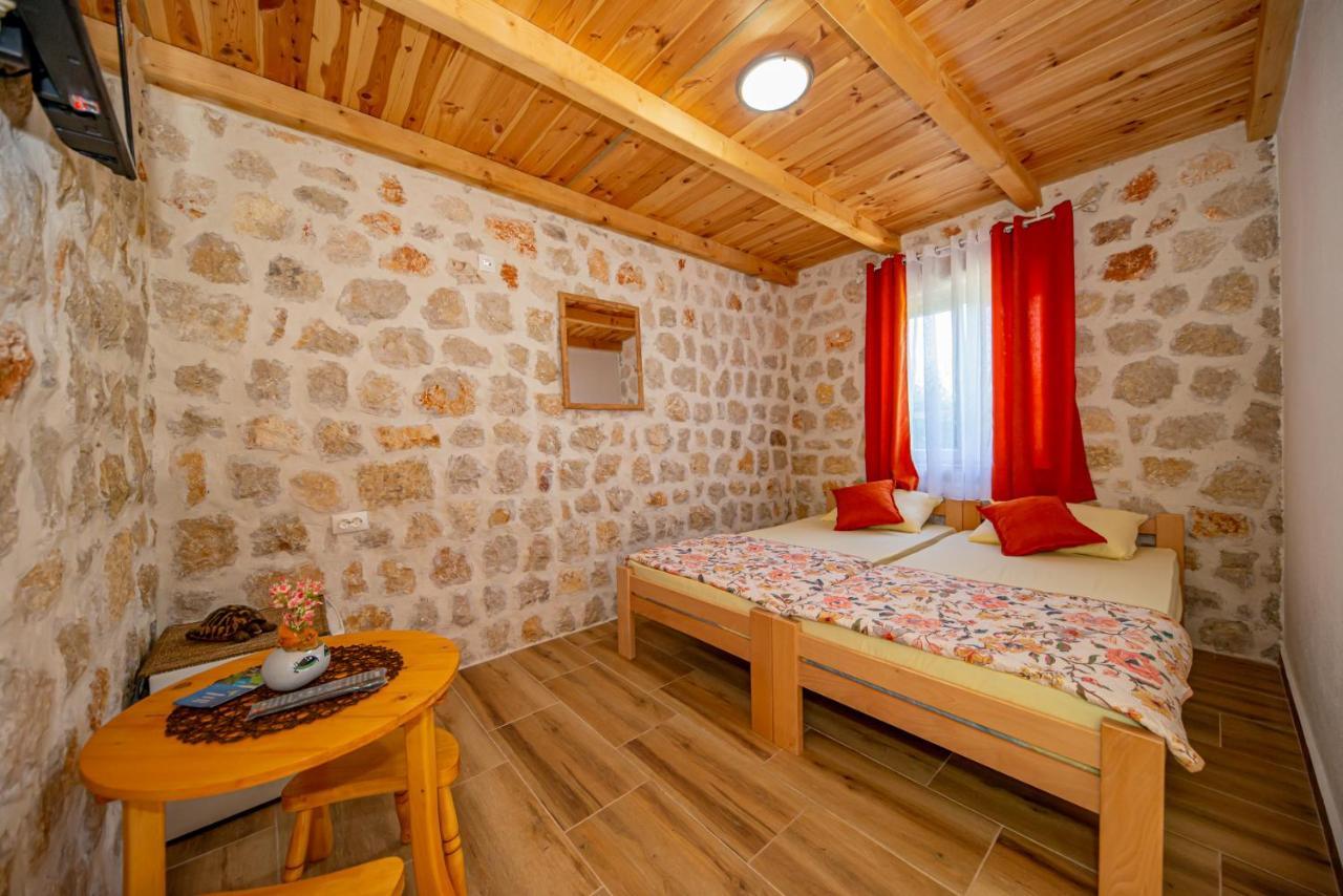 Bed and Breakfast Ethno House Osobak Virpazar Exterior foto